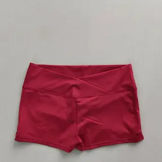 شورتک اسپاندکس پشت چین دار زرشکی 44 تا 48