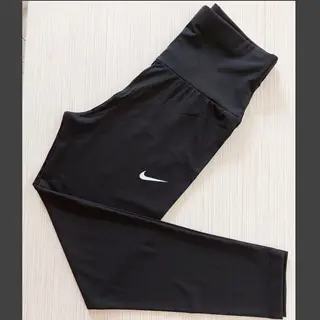 ست ورزشی زنانه تاپ و لگ نایک